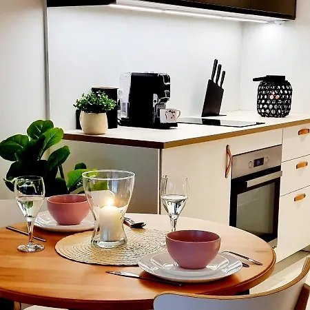 Apple - Wroblewskiego Prywatne Miejsce Parkingowe Лодзь